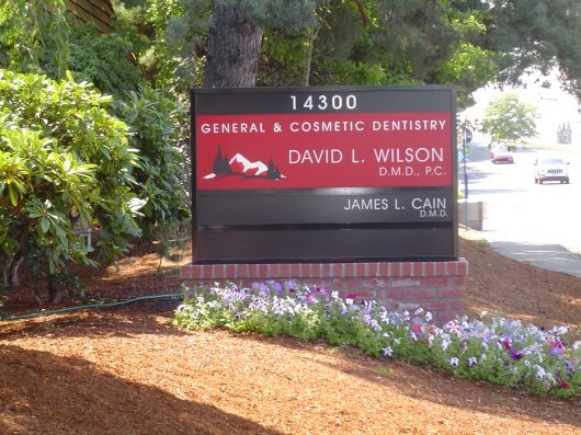 A dentist office uses a monument sign to show their business